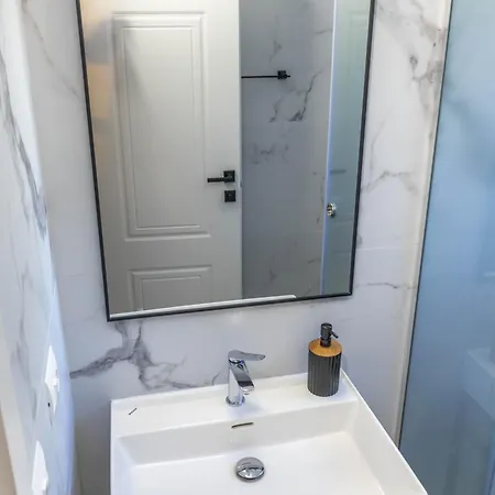 ゲストハウス Sofra Kelmendit