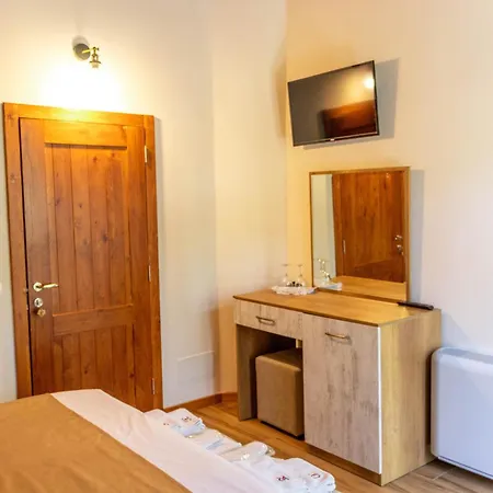 Sofra Kelmendit ゲストハウス Tamarë